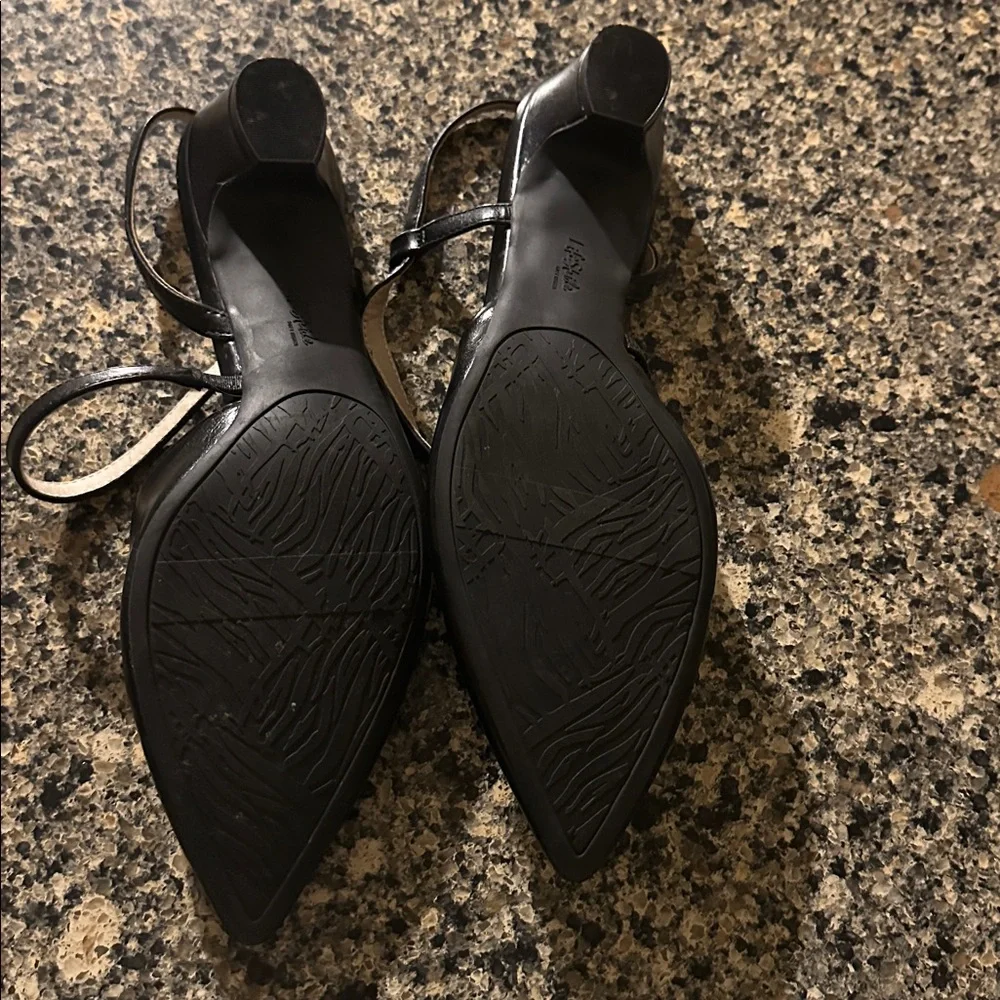 EUC Life Stride Soft System Black Pointed Toe Slingback 1 1/4” Heels - Picture 2 of 4